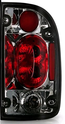 Spyder Passenger Right Tail Light 1995-2000 Toyota Tacoma | Smoked Chrome RH
