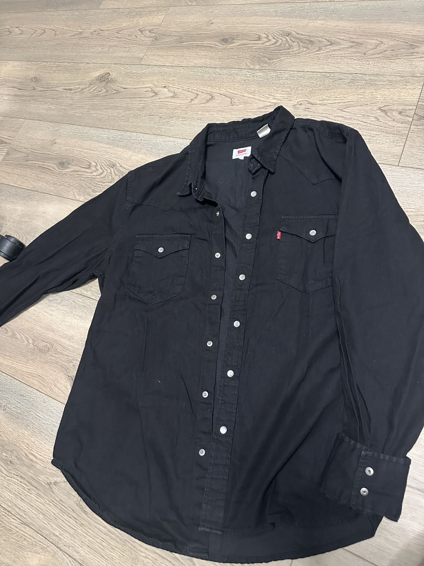 Levis Black Shirt