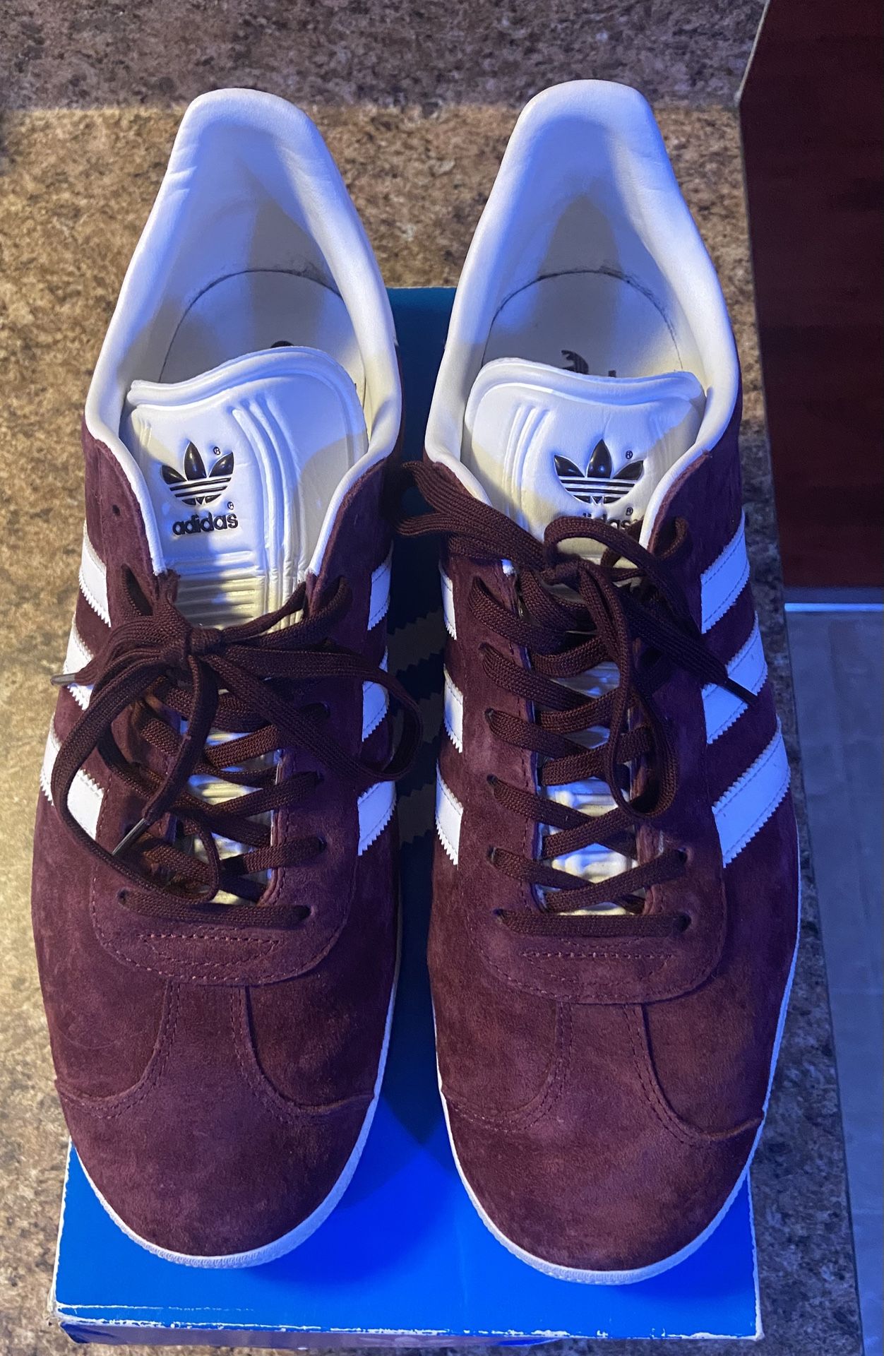 Adidas Gazelle Maroon/FTWWHT/GOLDMT Men’s Size 11