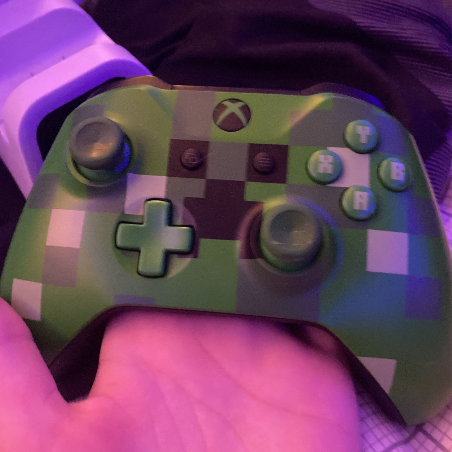 Xbox One s (runs Fine)