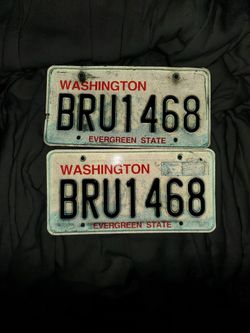Selling a Pair Of Passenger Car License Plates BRU-1468