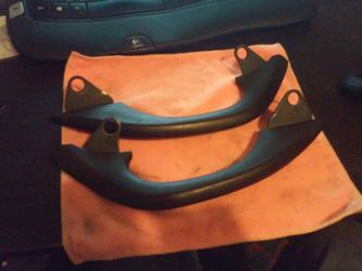 08. Versys passenger grab rails