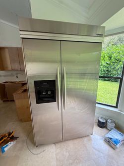 KitchenAid Refrigerator 48” – Ice & Water Dispenser