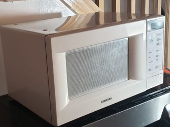 SAMSUNG MT1088SB TOAST AND BAKE MICROWAVE OVEN 1.0 CU. FT. GOOD CONDITION  for Sale in Davie, FL - OfferUp