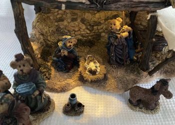 Boyd’s Bears Figurines Nativity (lights Up!)