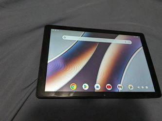 It fully works and doesn't come with a charger  but has a case