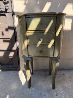 Antique cute look small table with drawers