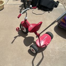 Radio Flyer Steer and Stroll Tricycle 
