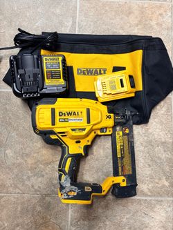 DeWalt 20V XR Brushless 18GA Brad Nailer Kit