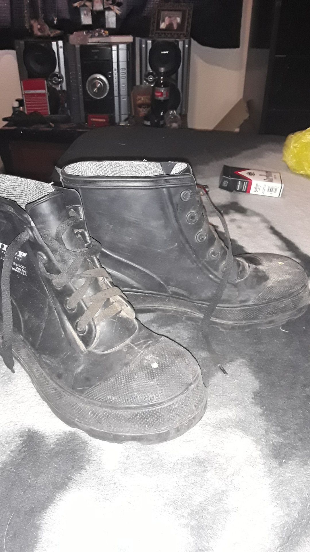 Steel toe rubber boots