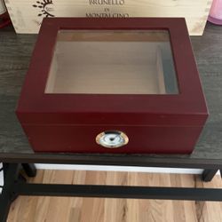 Cigar humidor