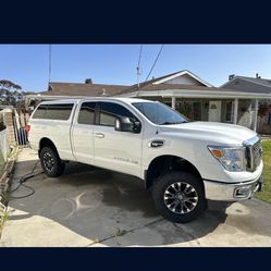 2017 Nissan Titan xD  4x4 