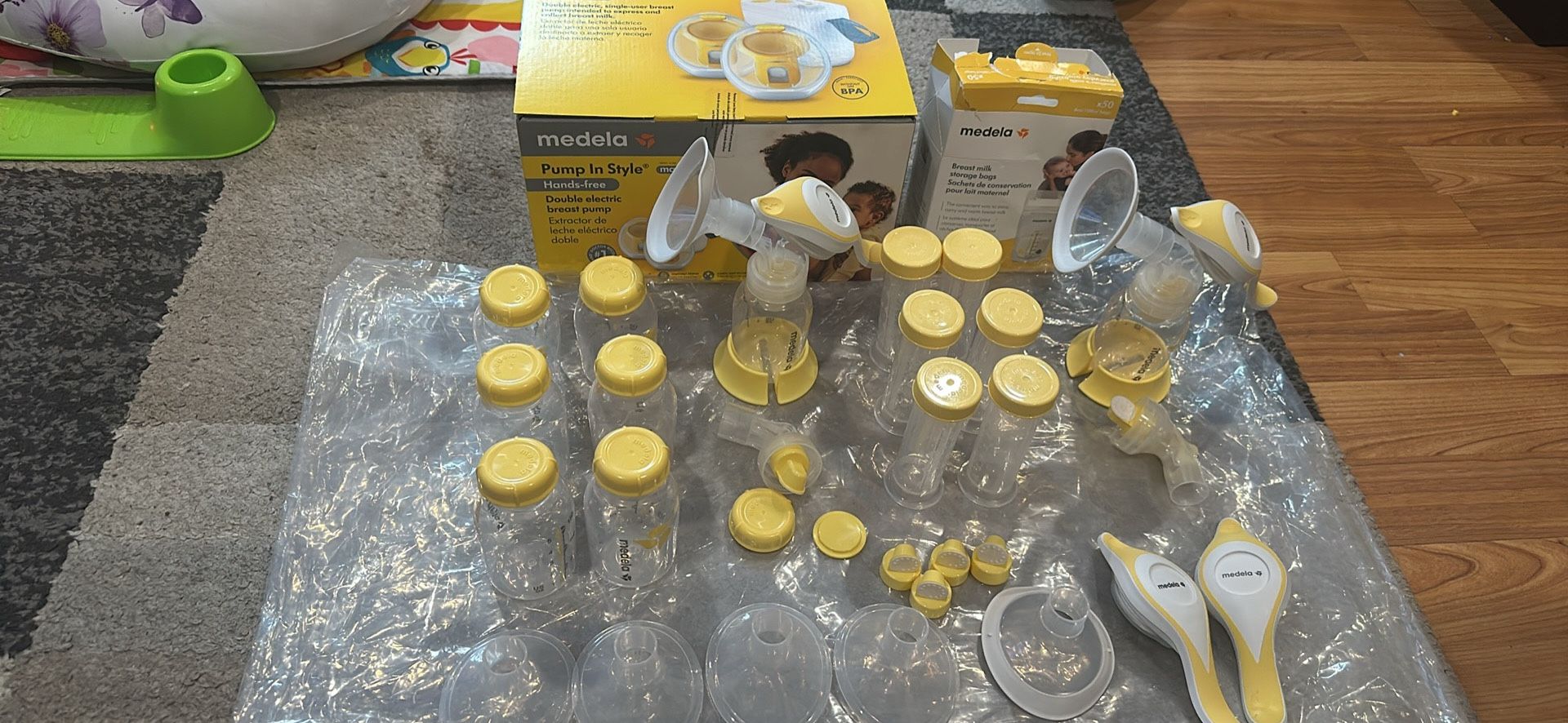 Medela breast hands Free Pump And Accessories