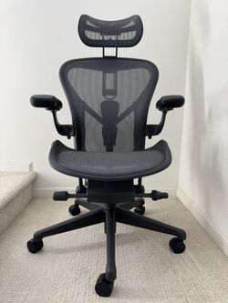 Brand new Herman Miller Aeron Remastered Fully Loaded Office Chair in Graphite