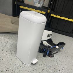 Diaper Genie Platinum - Like New (Retail $100+) + Refill Bags