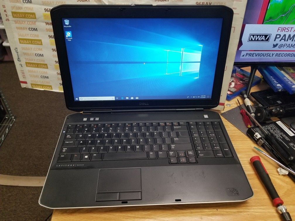 DELL LATITUDE E5530 WITH FULL SIZE KEYBOARD AND 15.6' SCREEN (D1054)