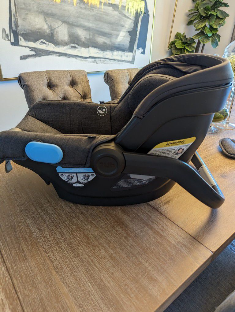 Uppa Baby Mesa Car Seat & Base