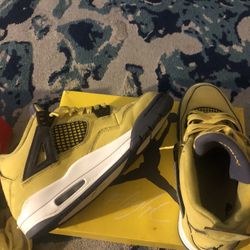 Thunder Jordan 4