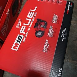 Milwaukee new kit band Saw 12M fuel , Battery And Charger