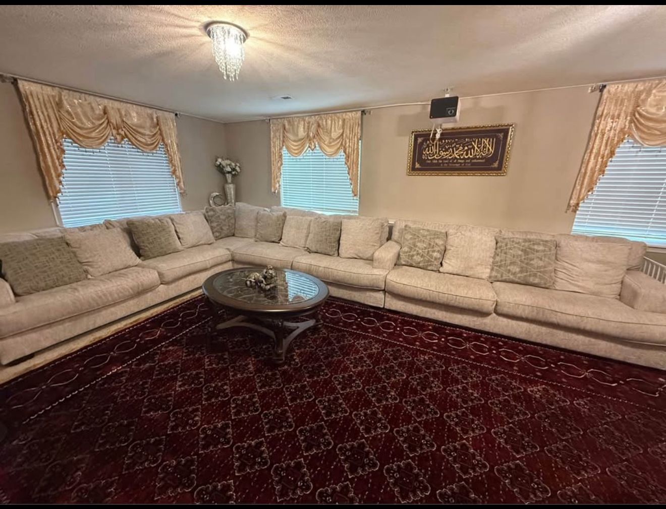 Gorgeous Sofa Set!