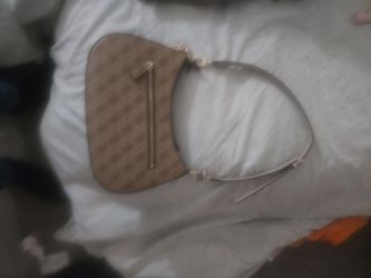 ✨ Brand New GUESS Purse – Never Used! ✨