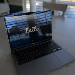 MacBook Air 13 M2- like new,  barely used ! 