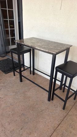 Small Dining table two barstool