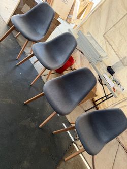 Set of 4 dining chairs