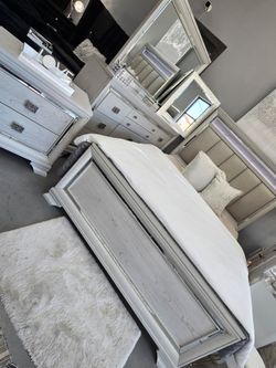 ✨️4pc Queen, King Bedrooms ✨️ Furniture Sectionals, Dining Avail