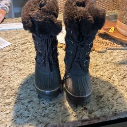 Size 10 Comfy Khombu Boots Hardly Ever Worn