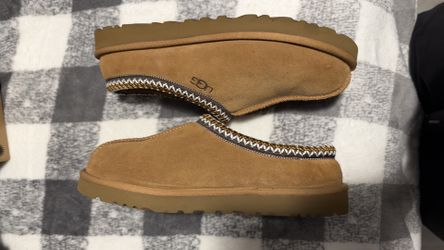 Ugg Slippers Tan