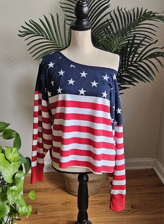 Old Navy Oversized American Flag Pullover Sweatshirt Size large red white blue stars Show your patriotic spirit with this stylish off-shoulder top fea