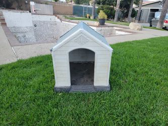 Used small dog house