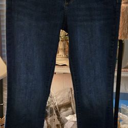 WB # 1044. Ladies Size 6 Universal Thread Jeans With Stretch 