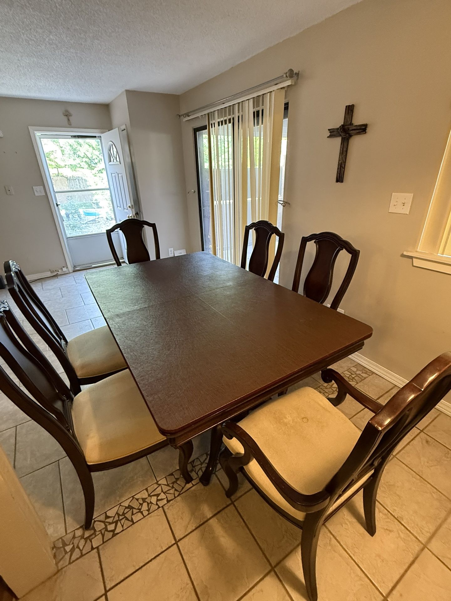 Queen Ann Dining Table w/ 6 Matching Chairs