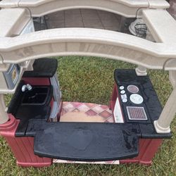 Step2 Grand Walk-In Play Kitchen