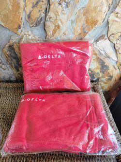 DELTA Airlines Blanket Red Airplane Travel Lap Blanket 45" x 56" NEW in Bag