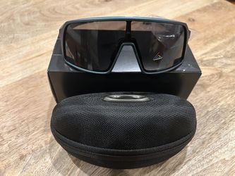 NEW OAKLEY SUTRO WITH PRIZM BLACK LENS
