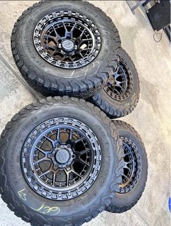 Vendo set de rines nuevos 17x9 de ancho de 6-139.7 lugs con llantas 285/70/R17 Bfgoodrich 🚀☎️🇺🇸