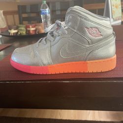 Big Girl Jordan 1 Size7 