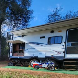  2014 26'Keystone Springdale 225RBGL Trailer 