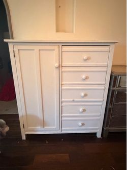 Wardrobe/Chifferobe