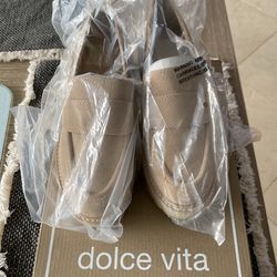 Dolce Vita Halona. Lug Sole Loafer . Size 6 US. - NEW!