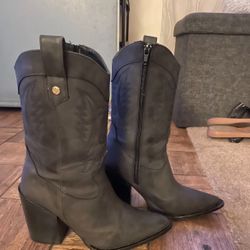 Women’s cowgirl boots 