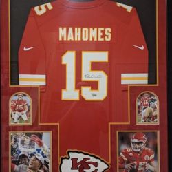 Framed Patrick Mahomes Autographed Jersey!! Fanatics Authenticated COA!! Chiefs!!  Local pick up only 