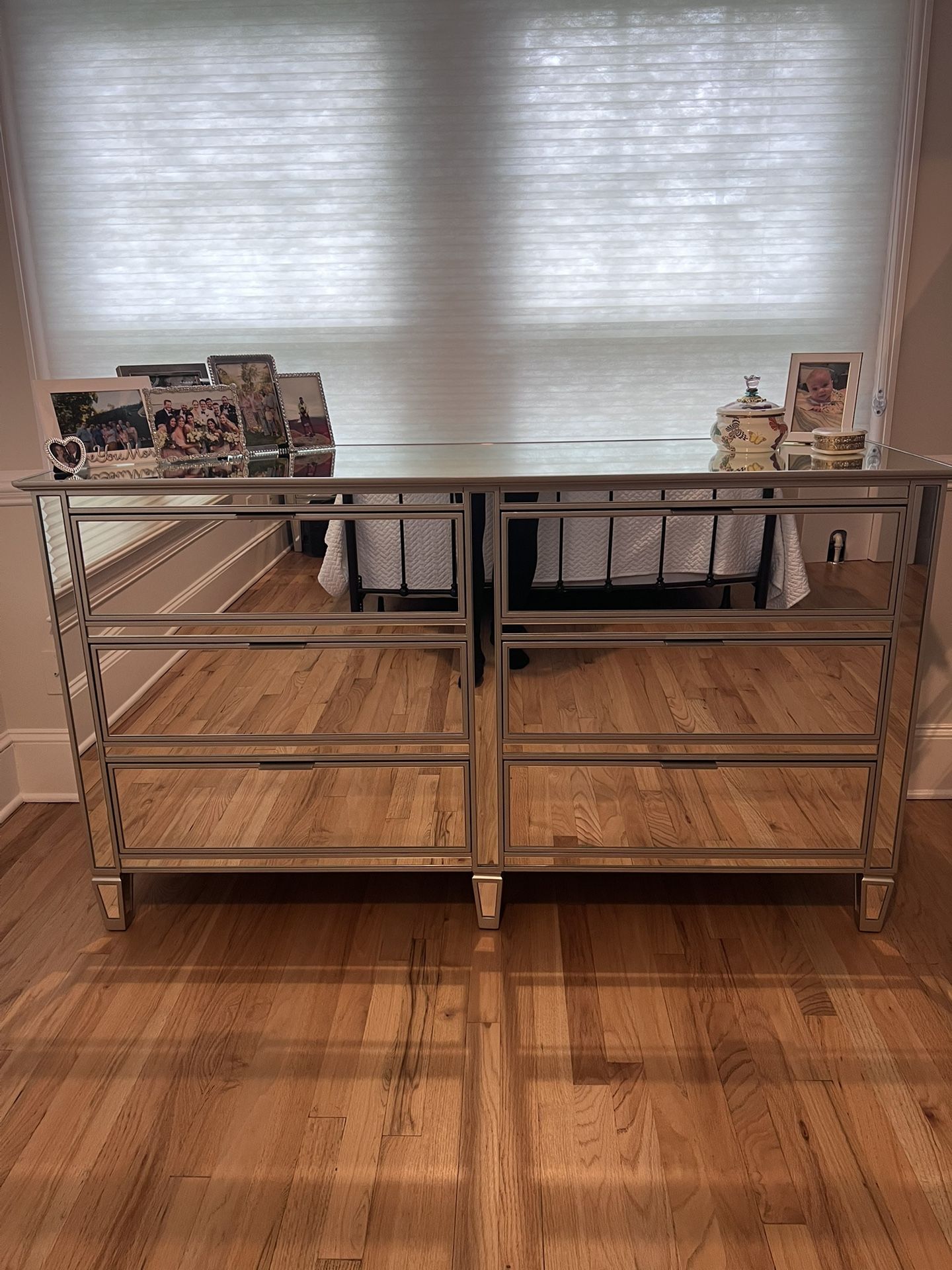 Great Condition Pottery Barn Mirrored Dresser And 2 Nightstands