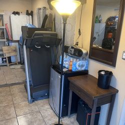 Excellent Condition Floor Lamp