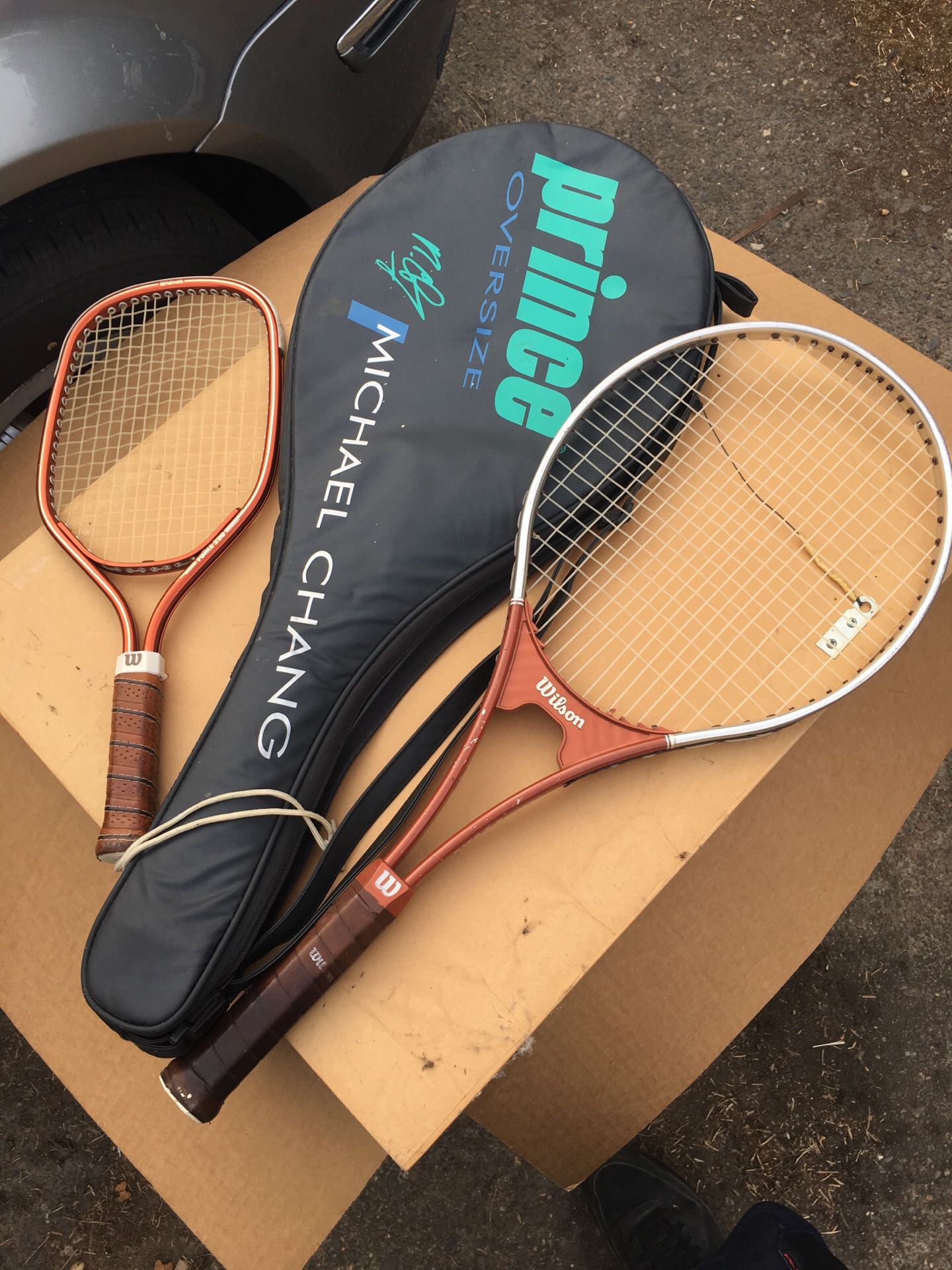 2 tennis rackets and bag