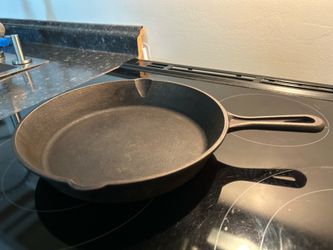 Good condition cast iron skillet
