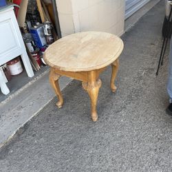 🌹SIDE TABLE WITH CURVED LEGS🌹